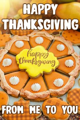 A plate of dcookies made to look like pie slices, with a decorative cookie in the middle that says Happy Thanksgiving. 